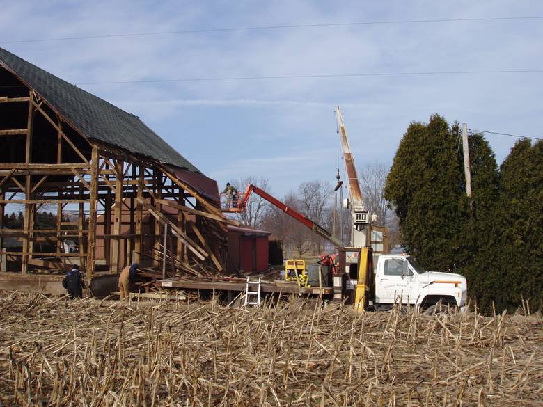 Martin Barn Dismantle Process / Removing the lean-to with the man-lift and boom-truck